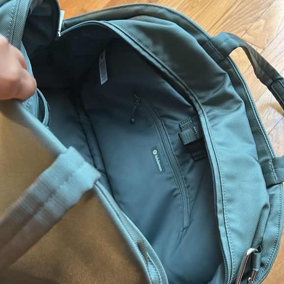Lululemon City Essentials Bag 25L - Picture 11 of 14